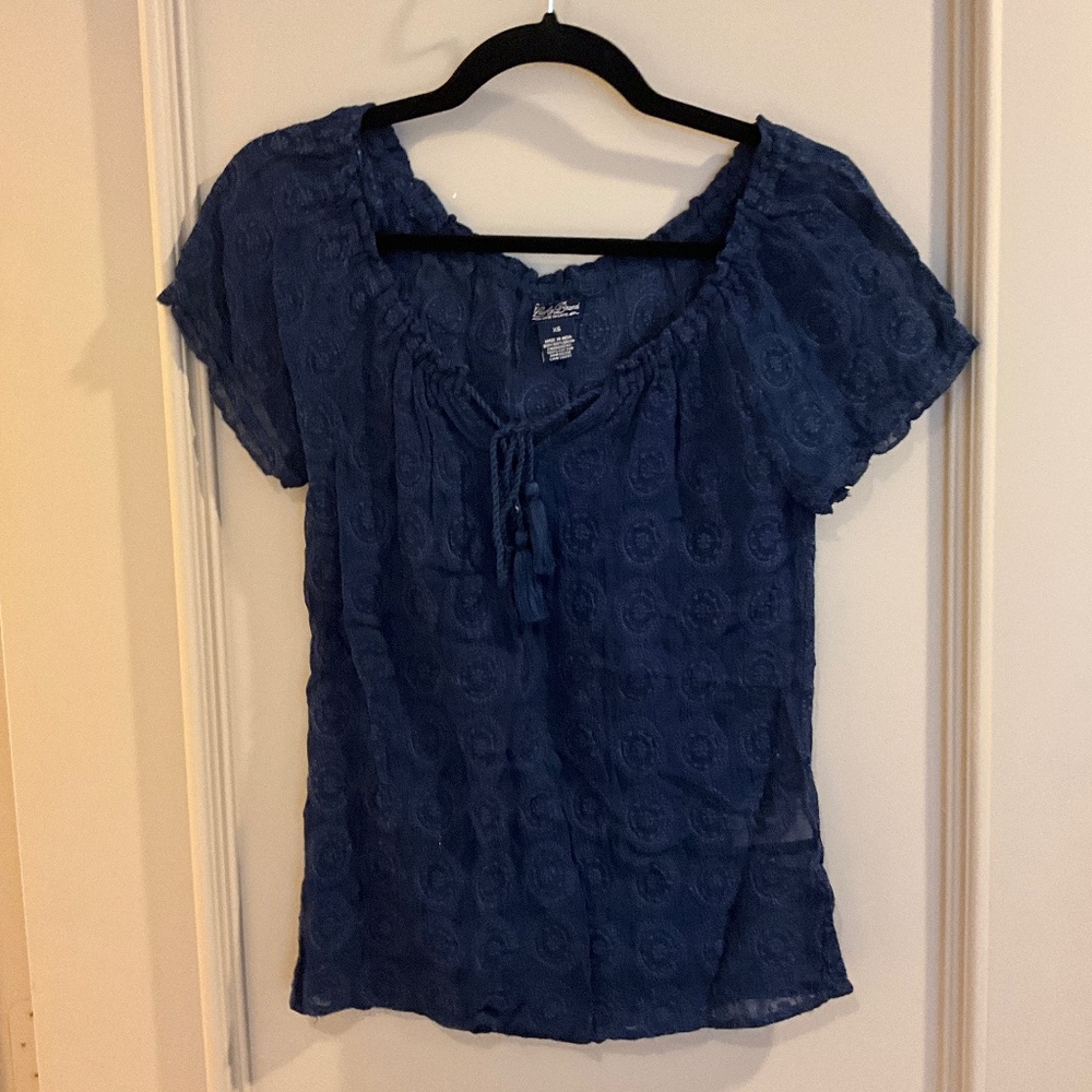 LUCKY BRAND Navy Blue Lightweight Embroidered Blouse Elastic neckline Size XS